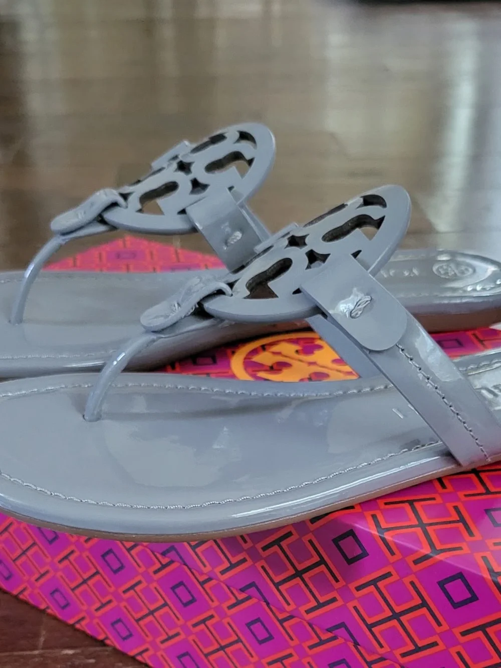 Tory Burch Miller Patent Leather Sandal-Grey-7.5-Brand new - Picture 8 of 11